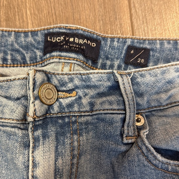💚 Lucky Brand | The Roll Up - Light Blue Jean Shorts - distressed wash - 6 /28 - Picture 2 of 5